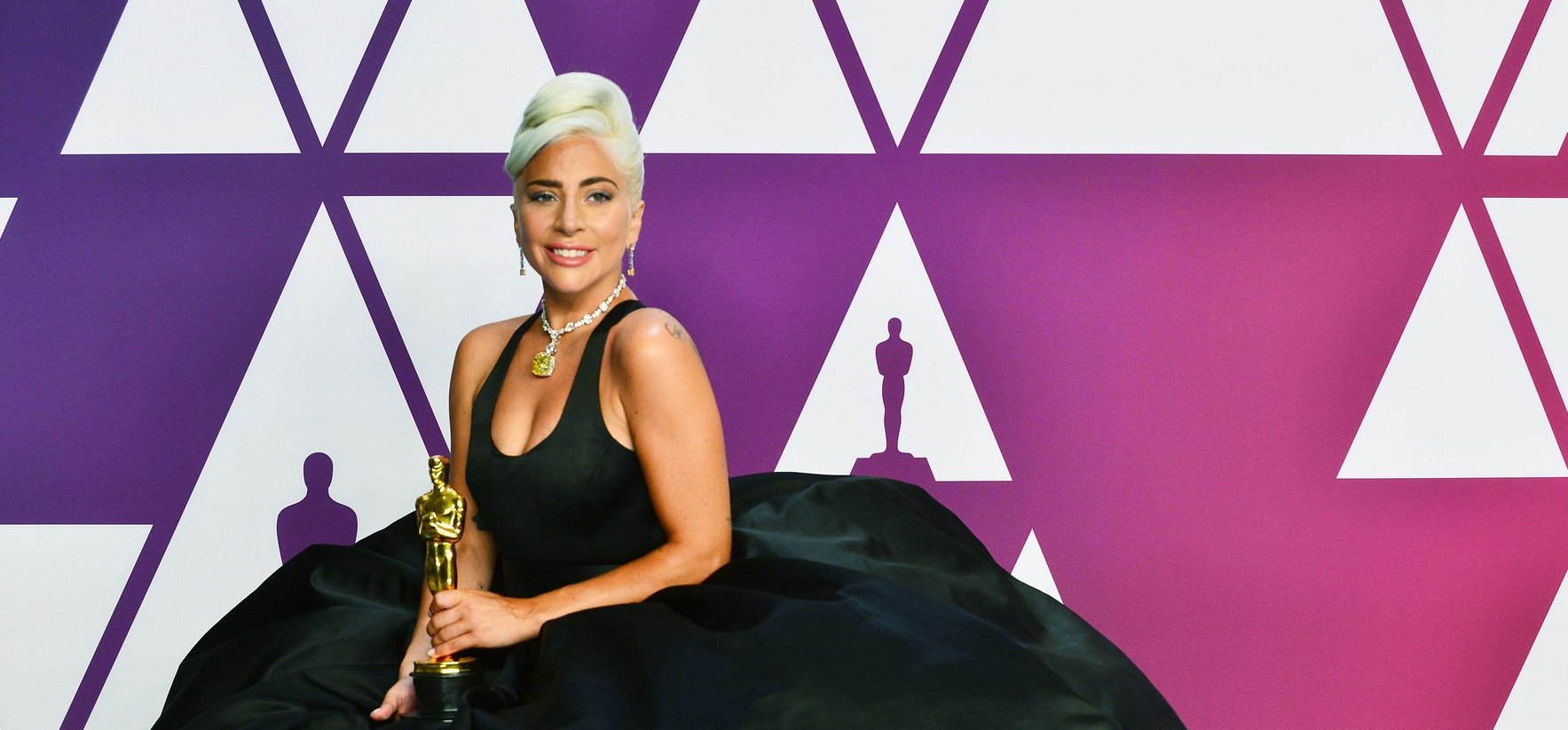 Lady Gaga hasonmása egy nagyon merész ruhában pózolt – fotók
