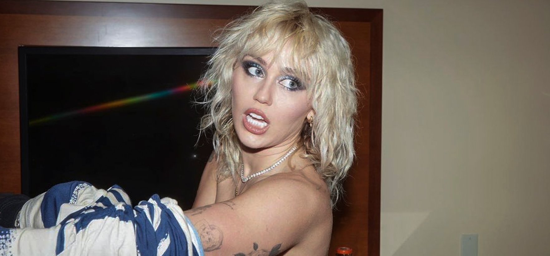 Miley Cyrus többször mutatta meg a melleit idén, mint kellett volna – fotók 