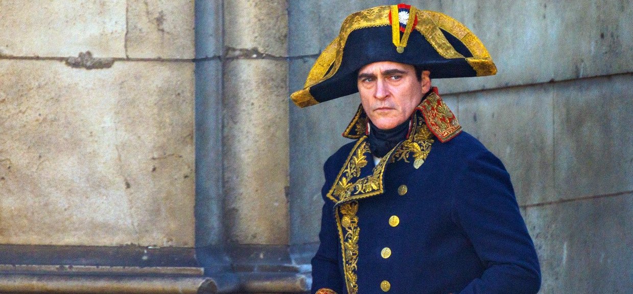 Újabb Oscar-díj a láthatáron? Így néz ki Napóleonként a Joker sztárja, Joaquin Phoenix - lesifotók