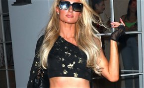 Kivételesen nem Paris Hilton öltözött fel botrányosan egy bulin, hanem az egyik modell