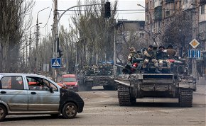 Rettegnek az emberek Mariupolban – fotókon a borzalmas pusztítás