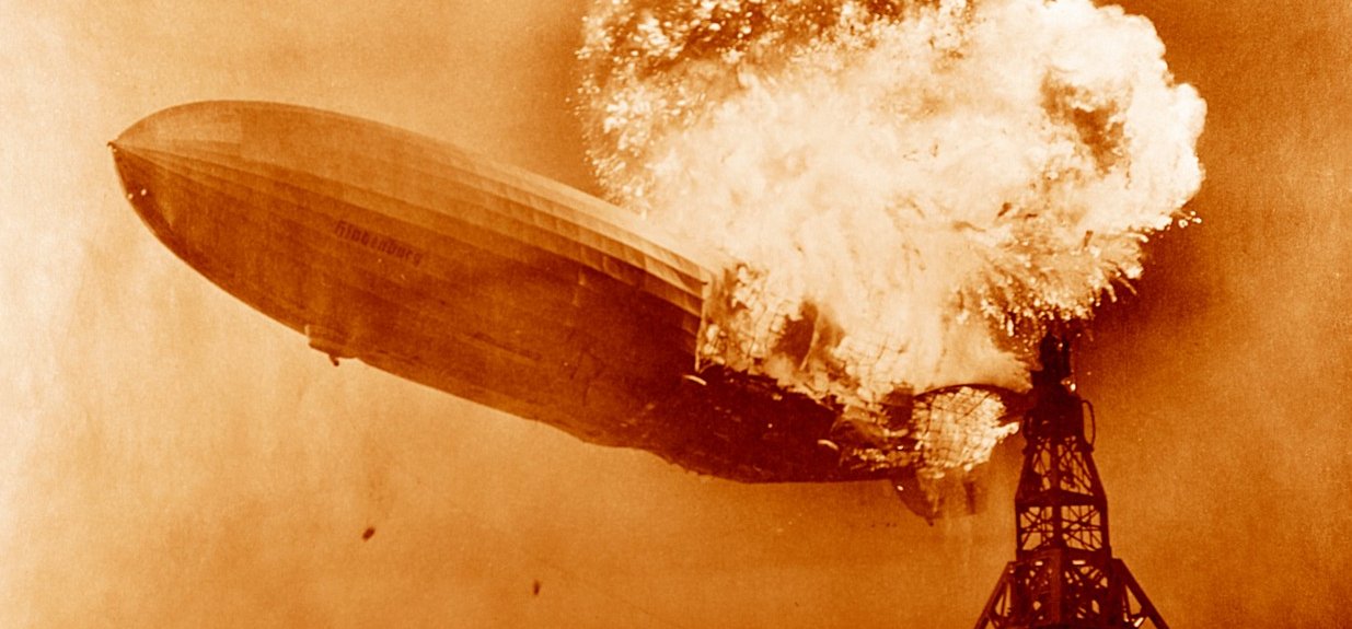 85 éve lángba borult az ég: megrázó képeken a Hindenburg léghajó katasztrófája