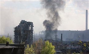 Így bombázták az oroszok a mariupoli Azovstal acélmű területét – hátborzongató fotók a helyszínről