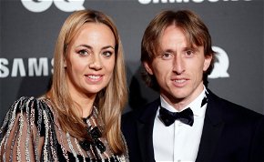 A Real Madrid sztárjának pucér felsőtestére, vagy a dögös feleségére vagy inkább kíváncsi?