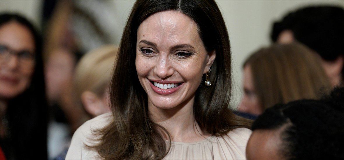 Friss lesifotók bizonyítják, hogy még mindig Angelina Jolie a világ egyik legszebb nője