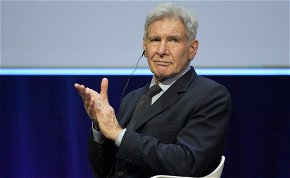 Ez igen: Harrison Ford elképesztő járgánnyal járja az utakat
