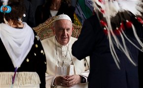 Ferenc pápa nagyon messzire utazott, hogy vezekeljen egy szörnyű dolog miatt