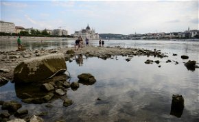 Megrázó képeken a &quot;kiszáradt&quot; Duna, ami Budapest elszomorító látványossága lett