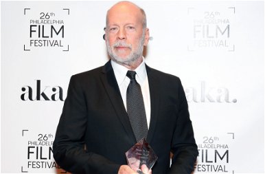 Ezek a friss képek Bruce Willisről, aki a betegsége miatt most komoly döntést hozott