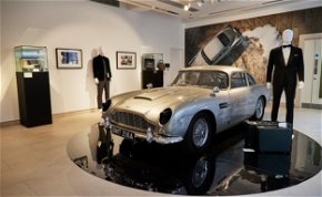Hoppá: 1,4 milliárdért kelt el James Bond leharcolt Aston Martinja