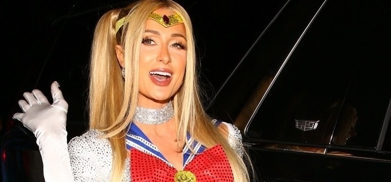 Paris Hilton Sailor Moon-nak, és pornós nővérnek is beöltözött halloweenkor