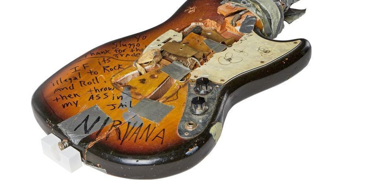 Valaki 189 milliót fizetett egy törött gitárért, most mégis mindenki rá irigykedik