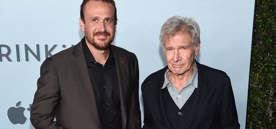 A 80 éves Harrison Ford csinált egy sorozatot az Így jártam anyátokkal sztárjával