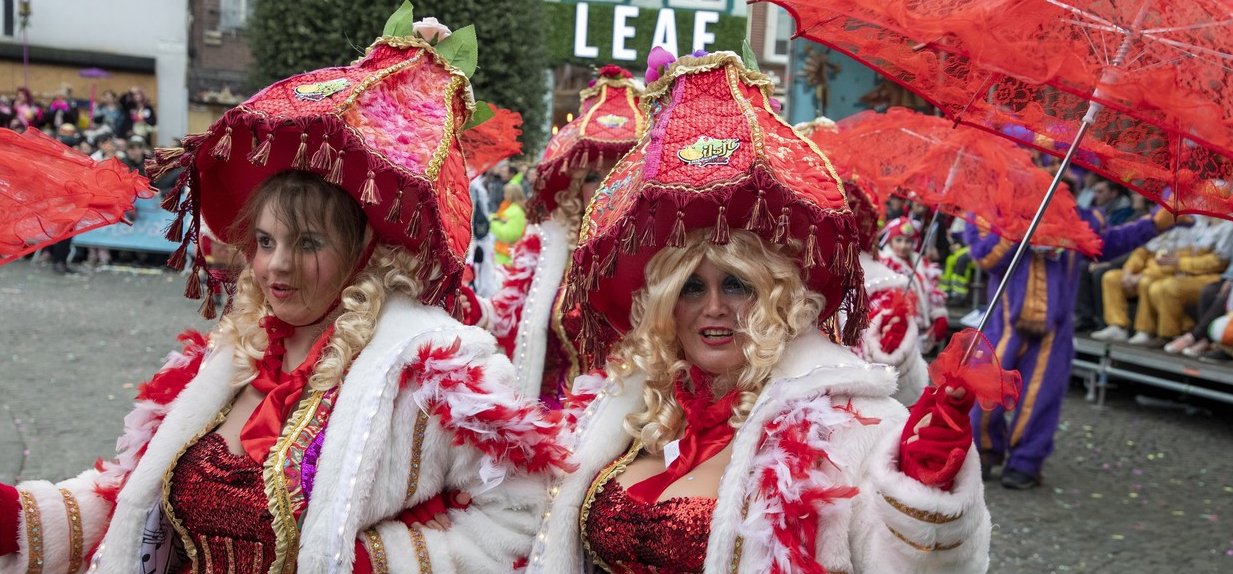 Fenékbe rúgták Putyint a belgiumi karneválon?