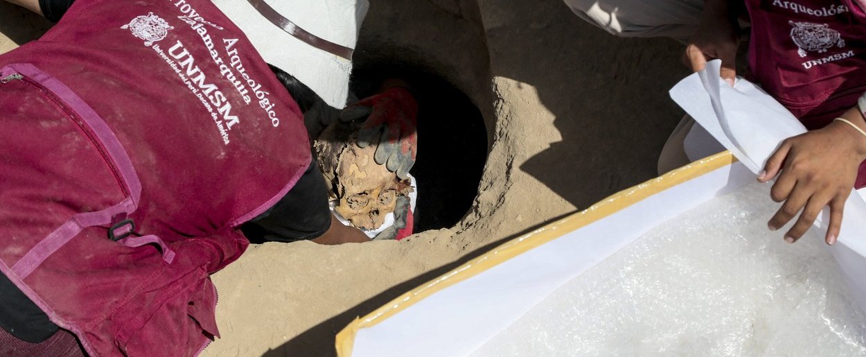 1000 éves múmiát találtak Peruban, itt vannak a döbbenetes felvételek a feltárásról