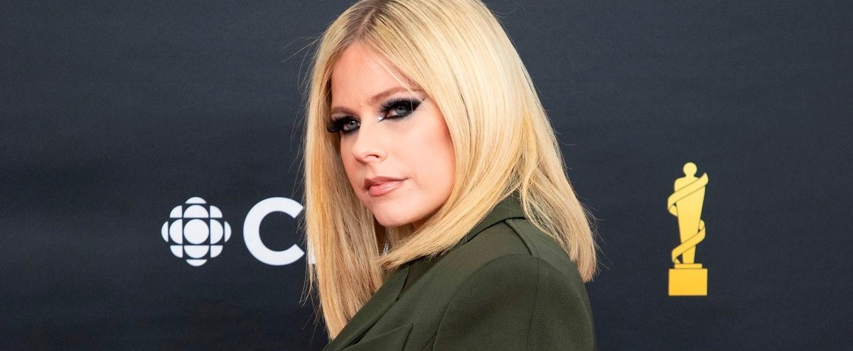 Avril Lavigne 38 évesen is úgy megy bulizni, mintha még mindig tinilány lenne
