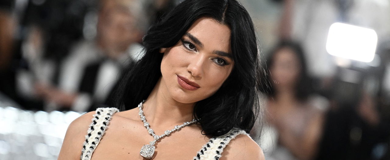 Las fotos en bikini de Dua Lipa han caldeado Internet, y la estrella del pop se ve impresionante