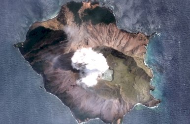 Kitört az új-zélandi Whakaari vulkán