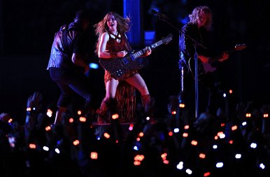 Super Bowl: fenékrázás és unalom Jennifer Lopez és Shakira előadásában
