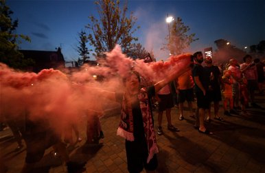 Mámorban és vörös ködben a Liverpool-szurkolók