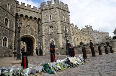 Így gyászolja Nagy-Britannia a 99 évesen elhunyt Fülöp herceget