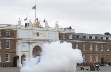 Díszlövések Londonban Fülöp herceg tiszteletére