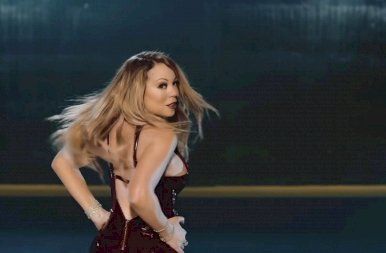 Mariah Carey sose volt még olyan dögös, mint az új klipjében