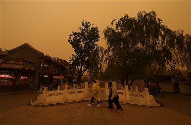 Peking besárgult, senki sem mehet ki az utcára