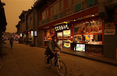 Peking besárgult, senki sem mehet ki az utcára