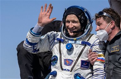 Látványos fotók, ahogy három űrhajós visszatér a Nemzetközi Űrállomásról