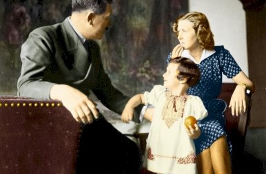 Döbbenetes képek! 76 éve lett öngyilkos Adolf Hitler és Eva Braun