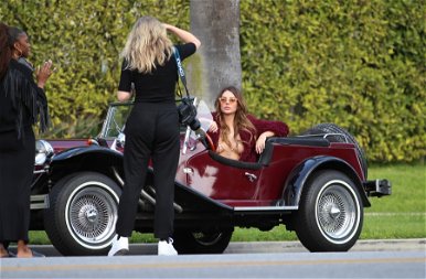 Vass Zita Beverly Hills forgalmas utcájában fedetlen keblekkel fotózkodott! 18+