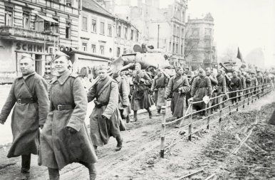 Ma 76 éve ért véget a II. világháború Európában – Nézd meg, milyen volt a nagy nap!