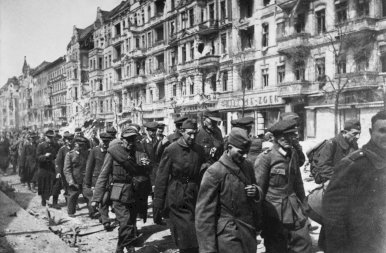 Ma 76 éve ért véget a II. világháború Európában – Nézd meg, milyen volt a nagy nap!