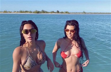 A Kardashian lányok szexizés közben mutatják meg, milyen fürdőruhát válassz idén nyáron