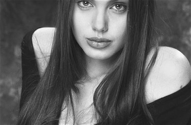 Meztelen képek a 46 éves Angelina Jolieról - 18+
