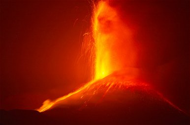 Szunnyadó pokol: újból kitört Európa legnagyobb vulkánja – megrázó fotók