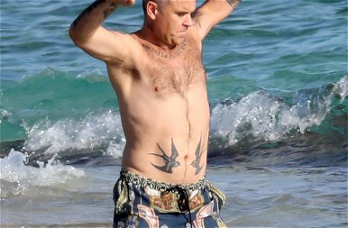 Az énekes Robbie Williamsnek már kezd kicsit aputeste lenni – lesifotók