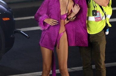 Emily Ratajkowski szívdöglesztően néz ki Rihanna bikinijében – fotók