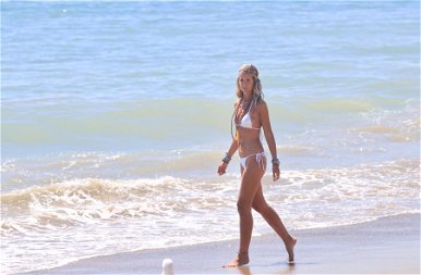 András herceg exe angyali bikiniben szexizett a tengerparton – lesifotók