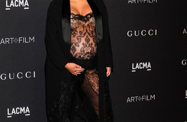 Kylie Jenner terhes pocakkal is igazi bombázó – fotók