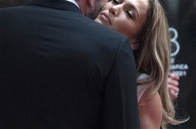 Ben Affleck nem bánta, hogy Jennifer Lopez mellei majdnem előkerültek a ruhából