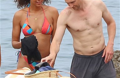 Lesifotók buktatták le Tom Hiddlestont: ez a gyönyörű színésznő a barátnője?