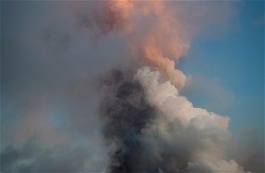 Fotókon a kanári-szigeteki vulkán kitörése
