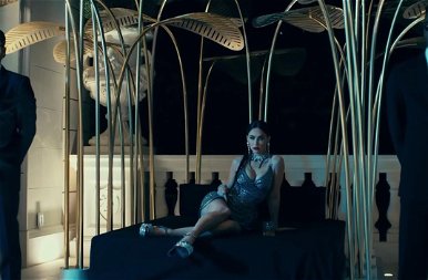Megan Fox színészkedni nem tud, de legalább hihetetlenül dögös az új filmjében – forró képek