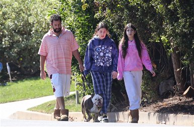 Adam Sandler olyan átlagosan néz ki kutyasétáltatás közben, hogy simán elmennénk mellette az utcán – lesifotók