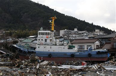 Megrázó fotókon, hogy mekkora pusztításra képes egy cunami