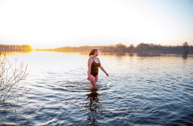 A finnek továbbra is a jeges fürdőre esküsznek, de tényleg egészségesebbek leszünk tőle? – galéria