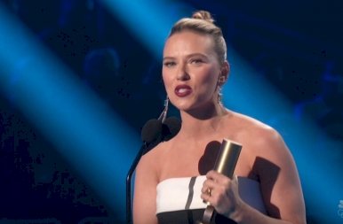 Az egész világ Scarlett Johansson háttetkójáról beszél – Szerinted cuki vagy szörnyű?
