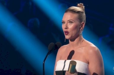 Az egész világ Scarlett Johansson háttetkójáról beszél – Szerinted cuki vagy szörnyű?